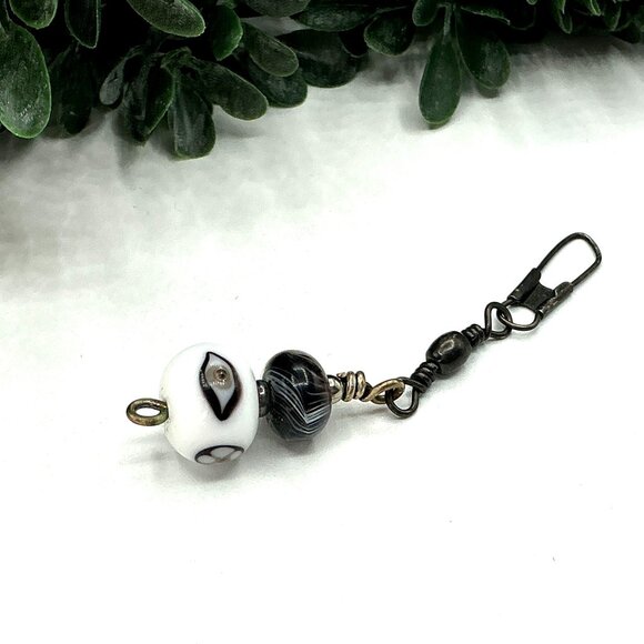 Handcrafted Beaded Keychain Clip With White and Black Glass Beads - Picture 2 of 3